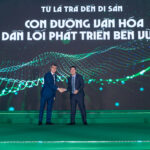 UNESCO and IMEXCO Vietnam representatives shook hands as a symbol of their partnership commitment.